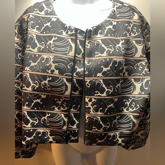 ELIZABETH AND JAMES Astor Print Scuba Jacket. Retail: $495
SIZE: M - Picture 4 of 10